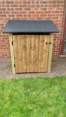 Medium featheredge log store with door and felt roof