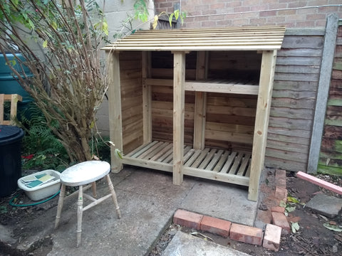 Large featheredge log store with shelf